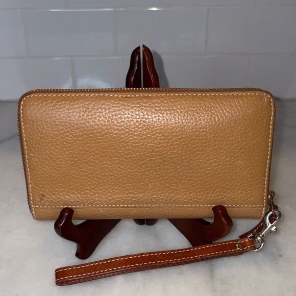 Dooney & Bourke Wallet Wristlet Pebbled Leather Full Zip Continental tan Wallet - Picture 4 of 16